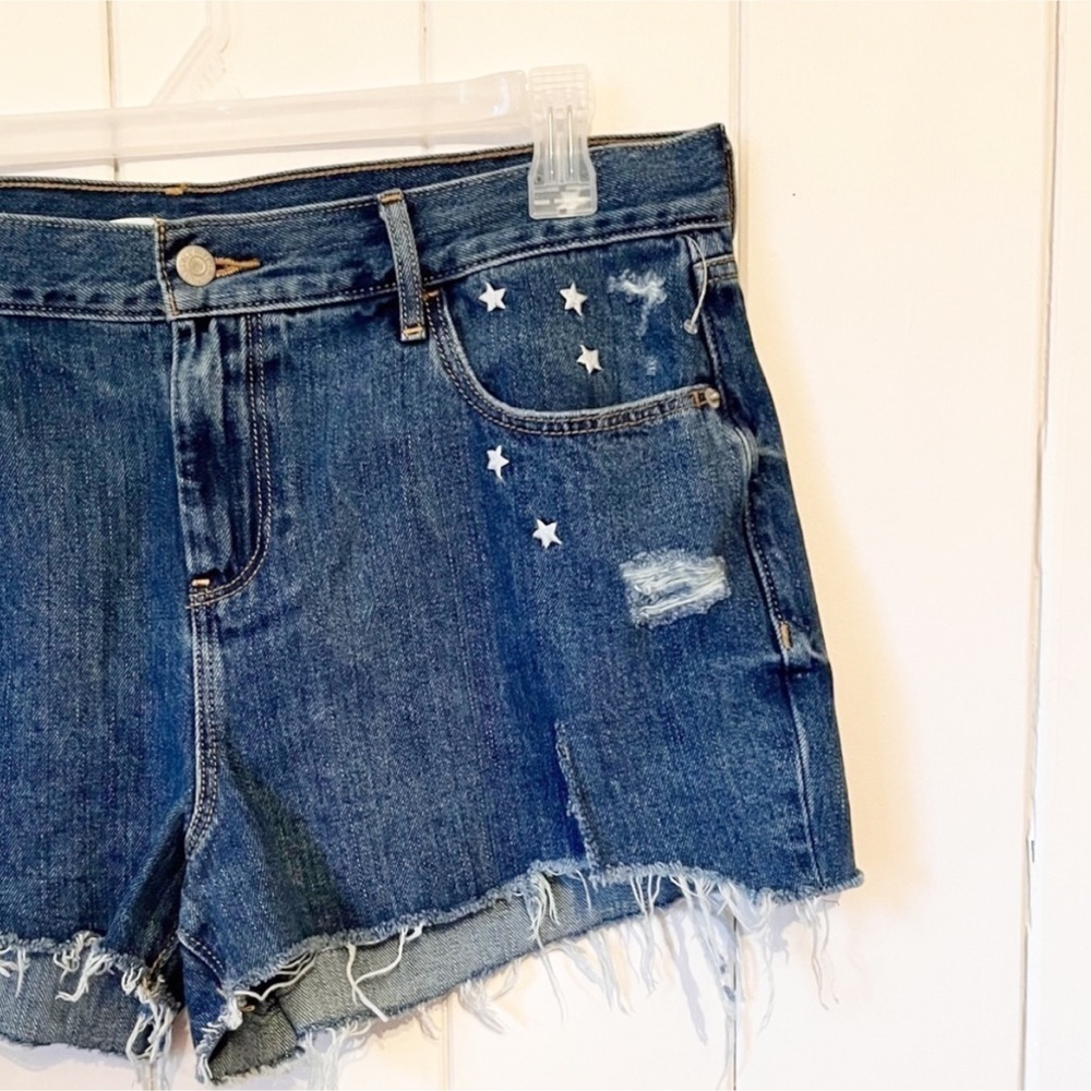 Old Navy Boyfriend Fit Jean Shorts. Size Large.